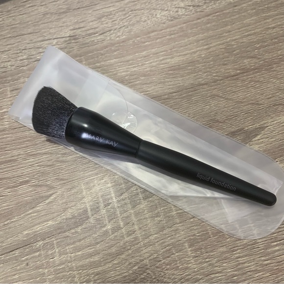 Liquid foundation brush - Picture 3 of 3